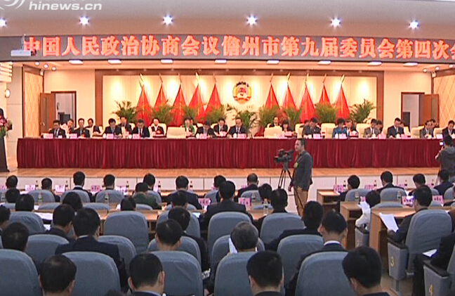 央视走光<em>女主播胸罩</em>肩带<em>脱落</em>再出糗 - 海网宽频