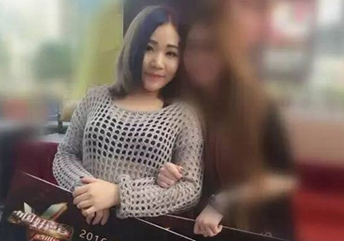 深圳地铁1号线女子只穿内衣内裤 网友:怎么过