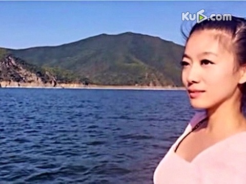 日本高仿真美女机器人现场做自我介绍