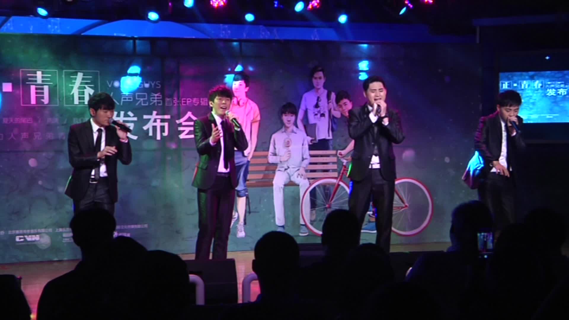 酒店员工服务好顾客感动送水果