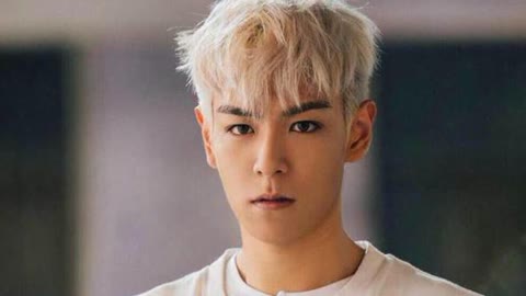 范冰冰晒泳池美照 似出水芙蓉素颜获赞