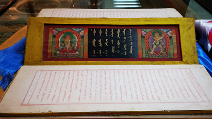 欣赏一下内蒙古大学图书馆的镇馆之宝1720年北京木刻版蒙古文甘珠尔经